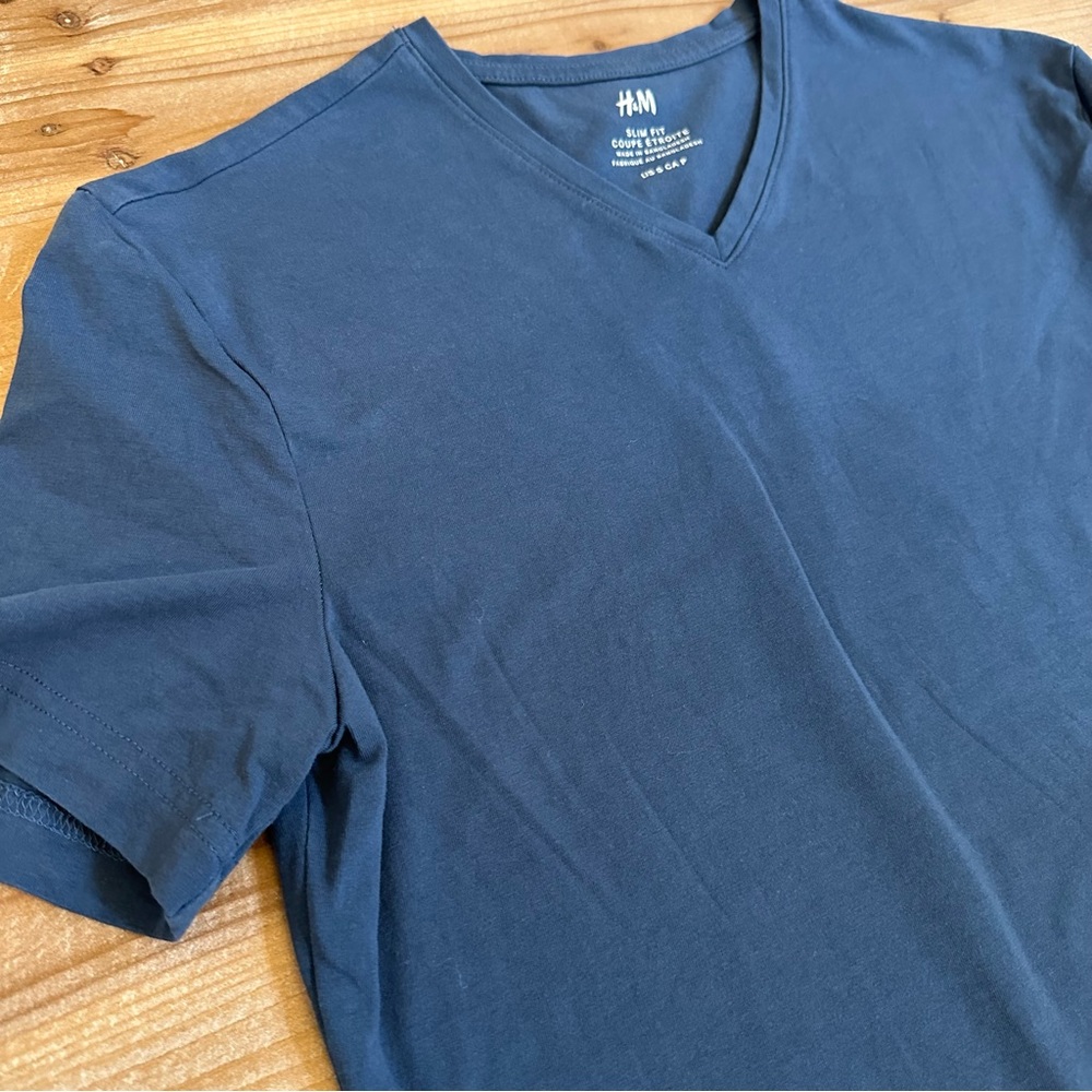 H&M Blue V Neck Tee/T-shirt Men’s Size S - Picture 3 of 6